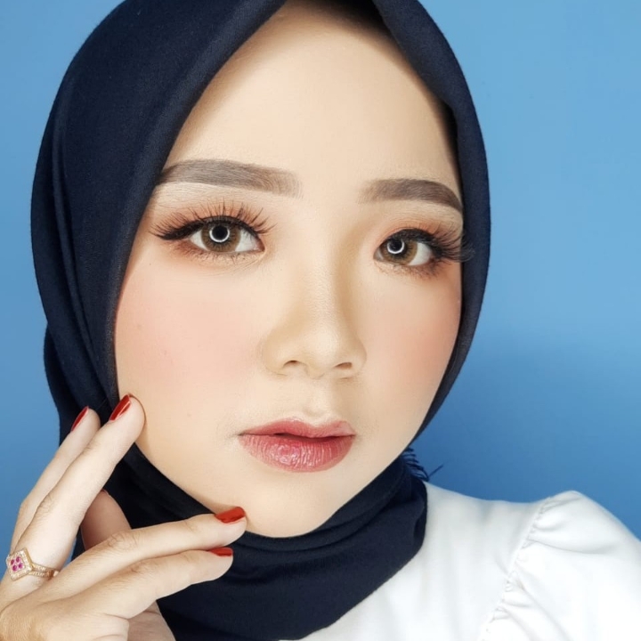AIMA MAKE UP