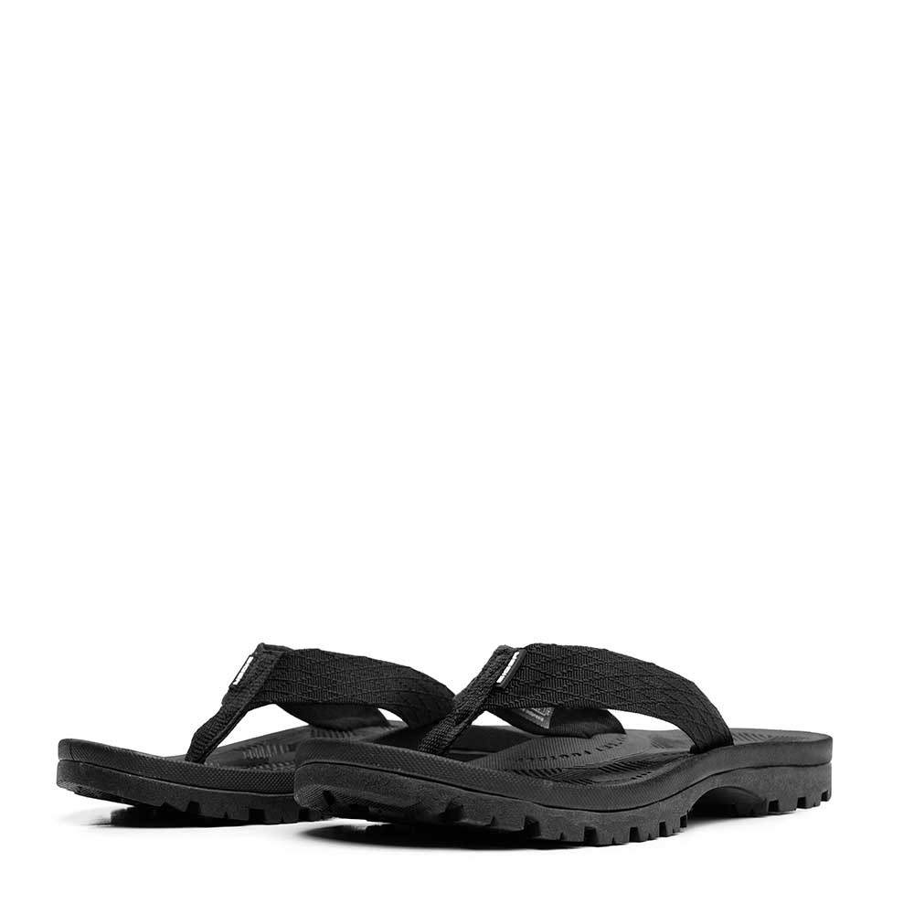 BHARDEV PINCH SOLE BLACK SANDALS