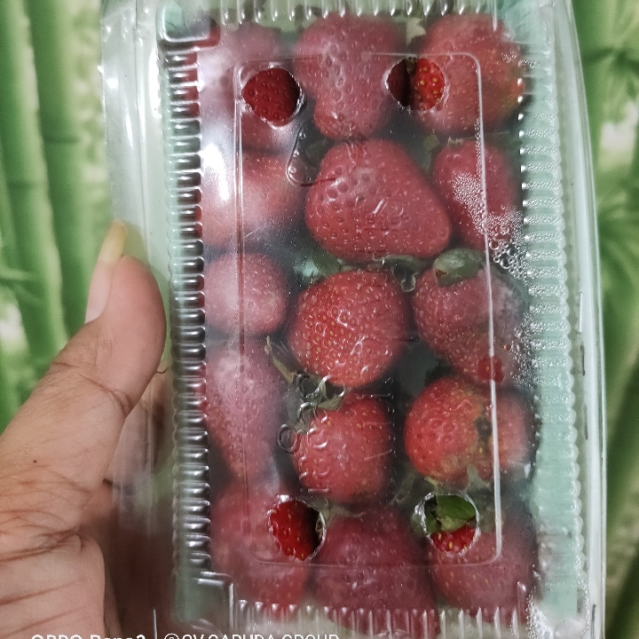 BUAH STRAWBERRY