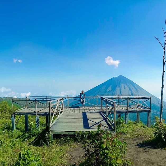 BUKIT WOLOBOBO