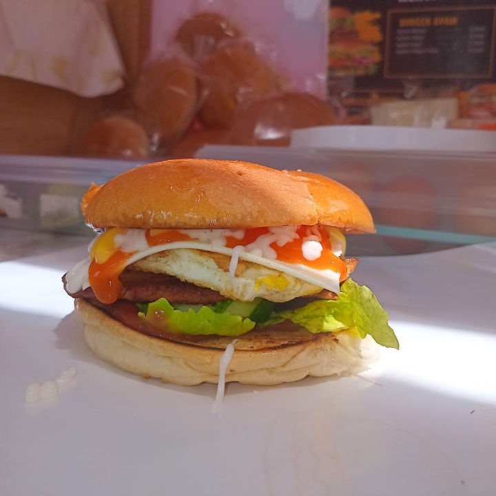 BURGER AYAM TELUR 