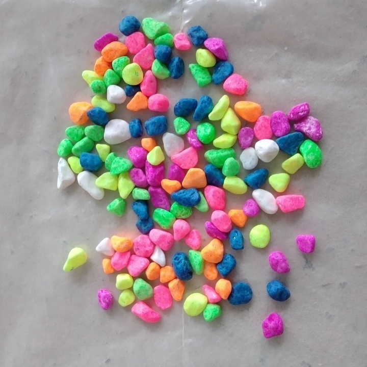 Batu Warna Warni 
