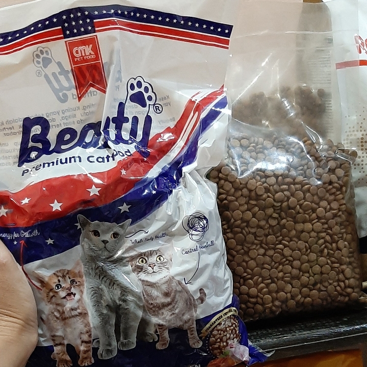 Beauty Pakan Kucing