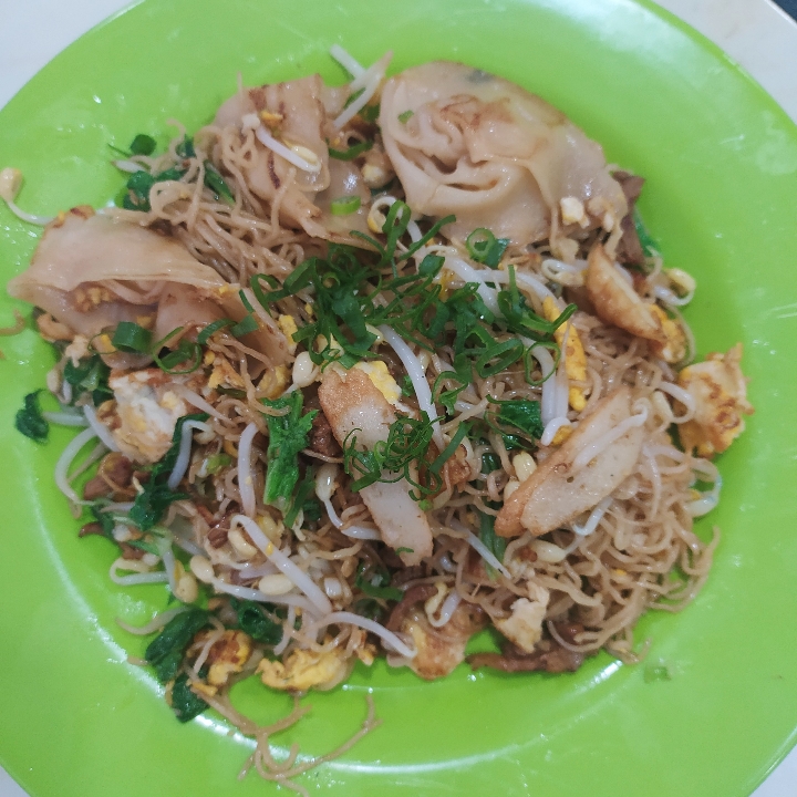 Bihun Goreng Pangsit Daging Babi Udang