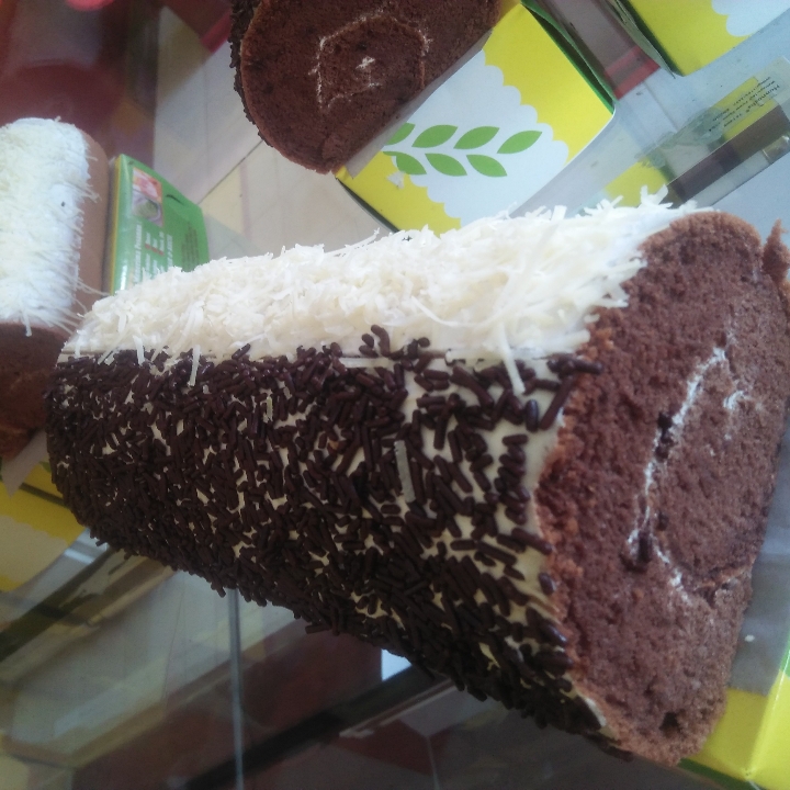 Bolu Gulung Coklat