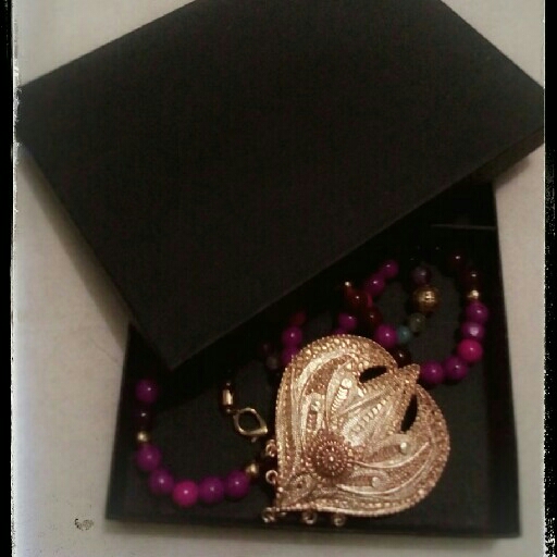 Box Tempat Kalung