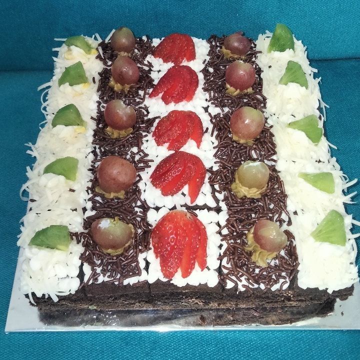 Brownies Kukus Topping Mix Buah 20x20cm