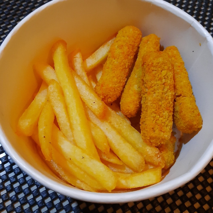 Bucket Fries Nugget Strip