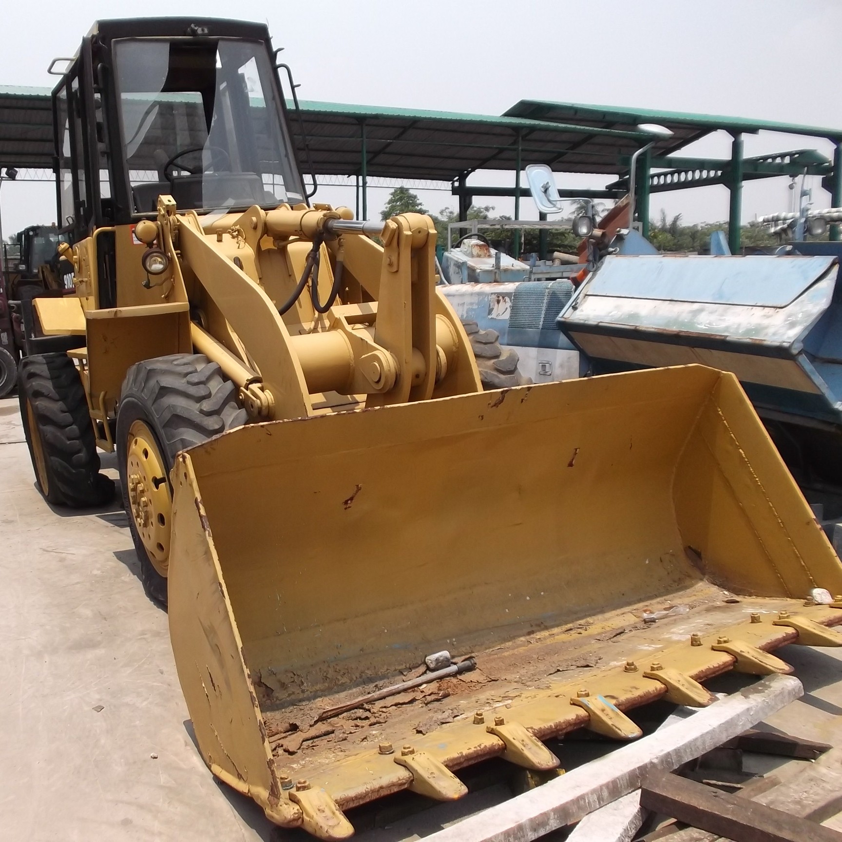 Komatsu Cat 910F Wheel Loader