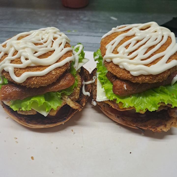 Burger Dobble Ayam Crispy Nugget - Sosis