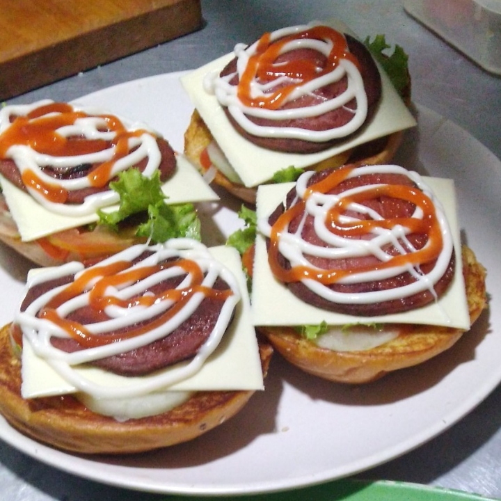 Burger Isi Tambah Keju