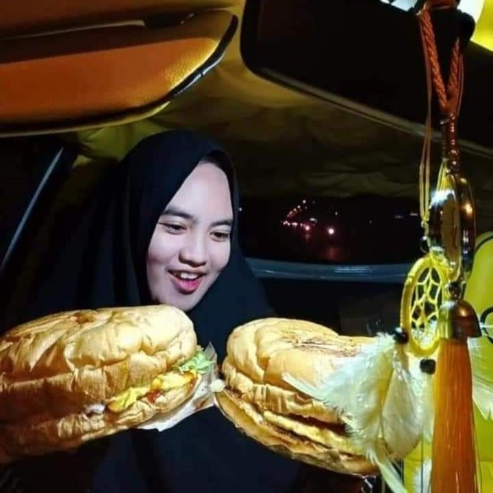 Burger Raksasa Plus Cornet
