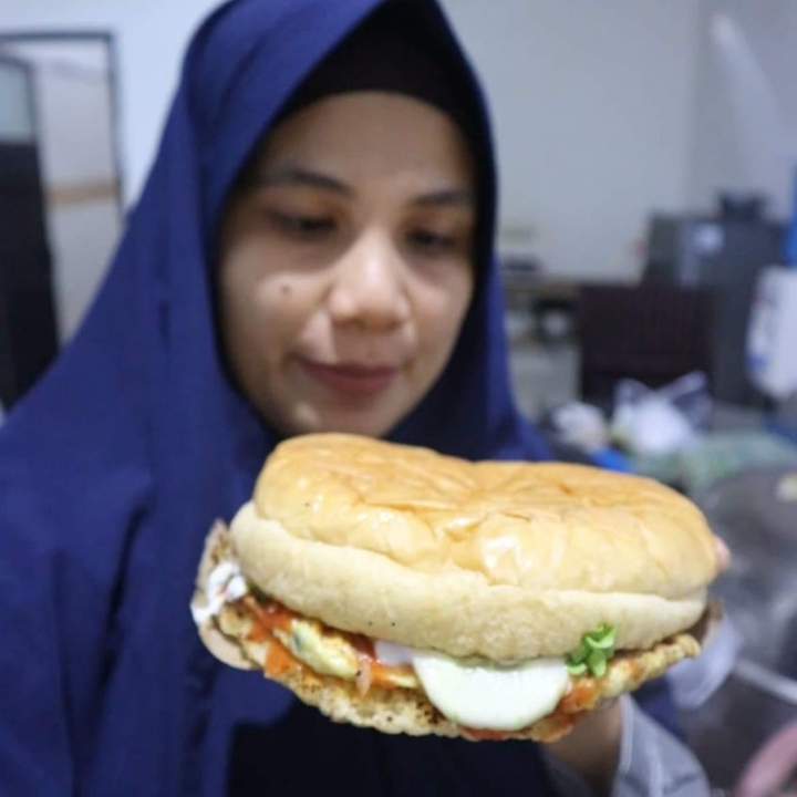 Burger Raksasa Sosis