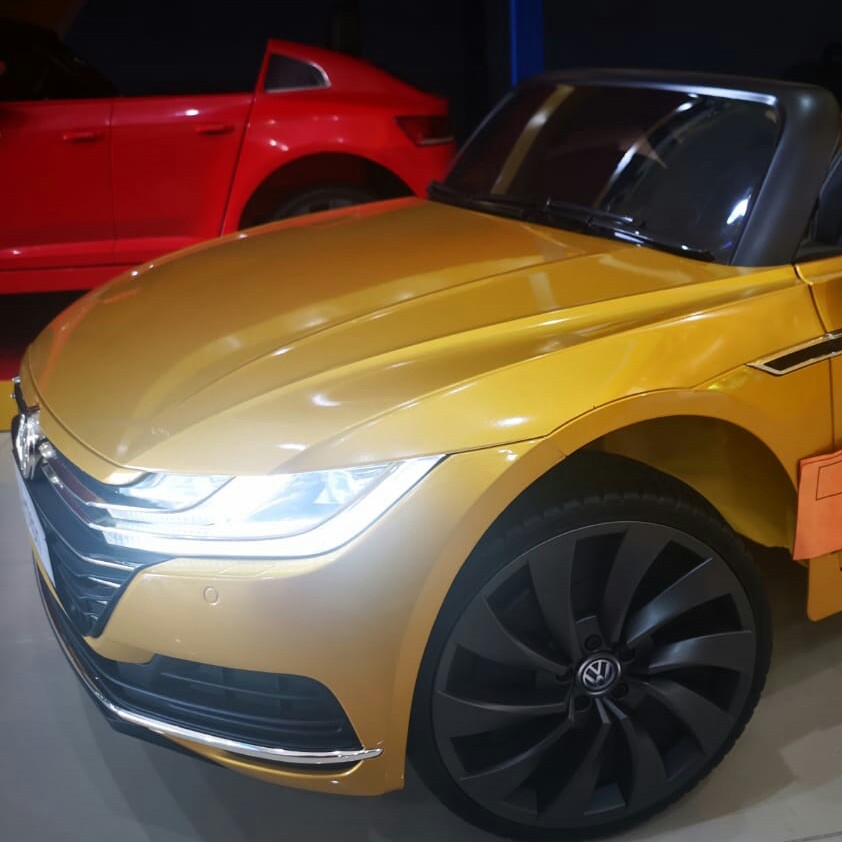 C10-MOBIL AKI MAINAN MOBIL AKI JENIS VW ARTEON MERK VW PER UNIT