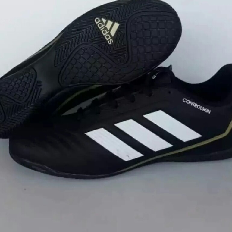 C3-SEPATU FUTSAL ADIDAS PREDATOR