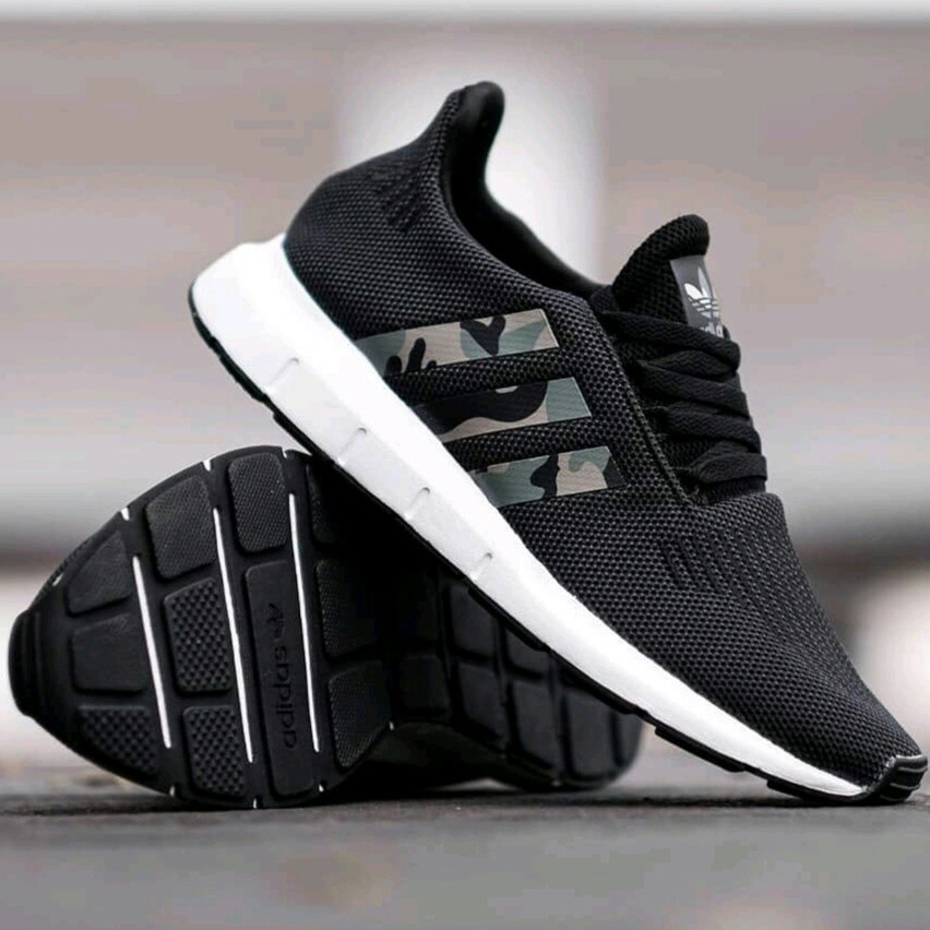 C6-SEPATU SPORT ADIDAS SWIFT RUN KW SUER