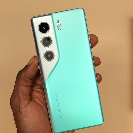 CAMON 40 RAM 8 GB ROM 256 GB 3