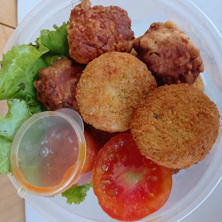 CHICKEN NUGETDAN BOLA UDANG