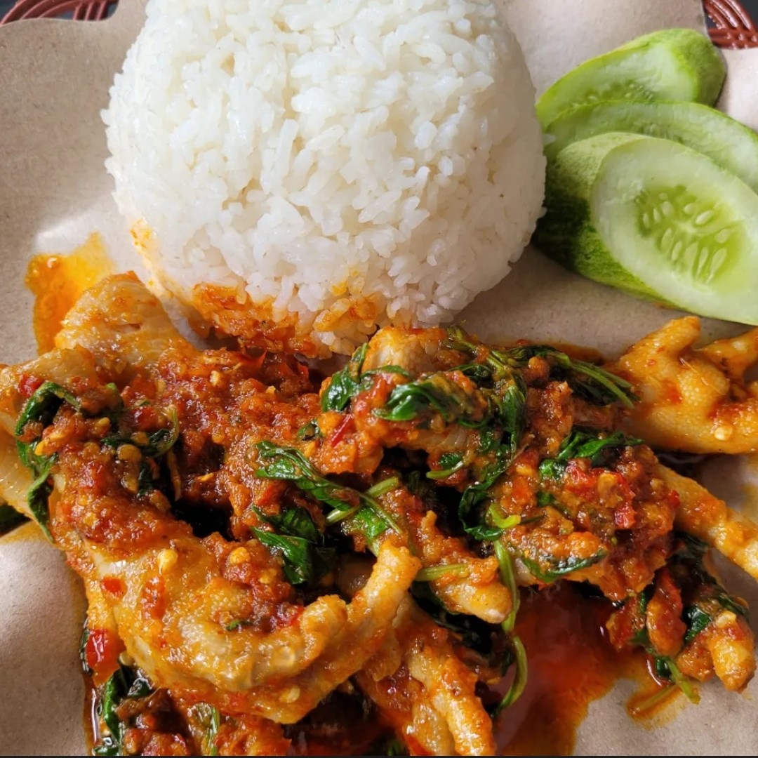 Ceker Mercon Merapi Dan Nasi Putih
