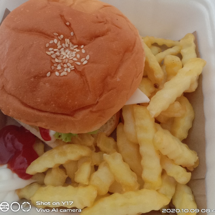 Chicken Crispy Burger Kentang Goreng