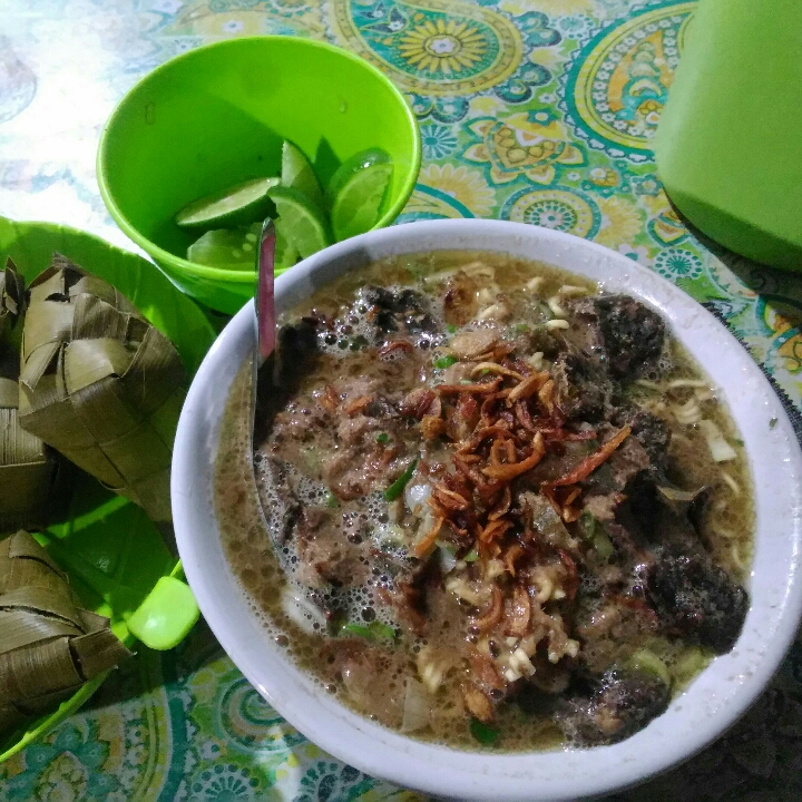 Coto Makassar Pake mie 