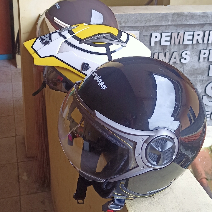 Cuci Helm 
