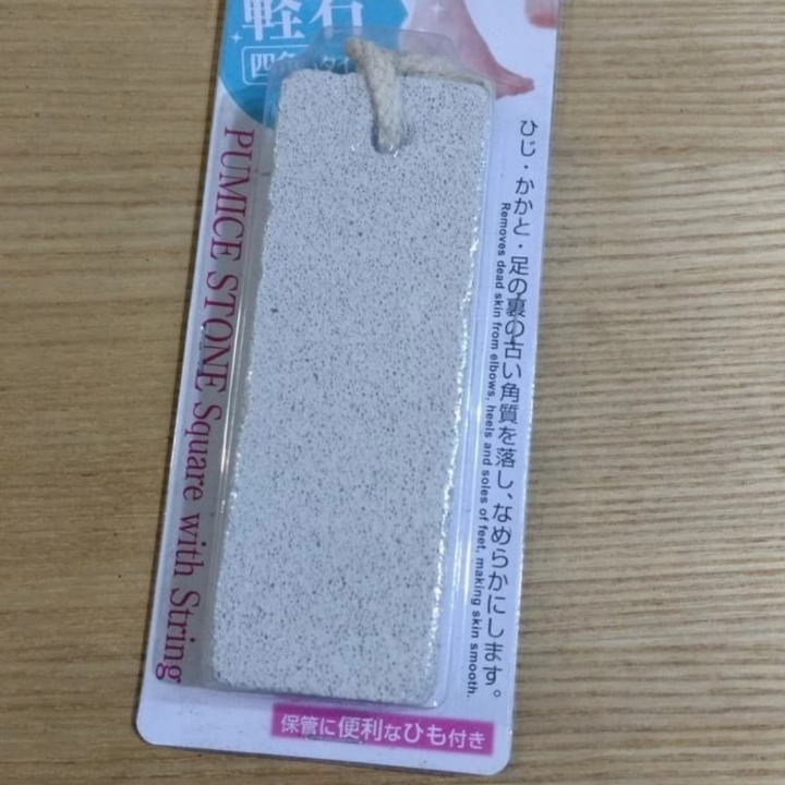 DAISO Pumice Stone - Batu Apung Penghalus Tumit Ukuran Besar 
