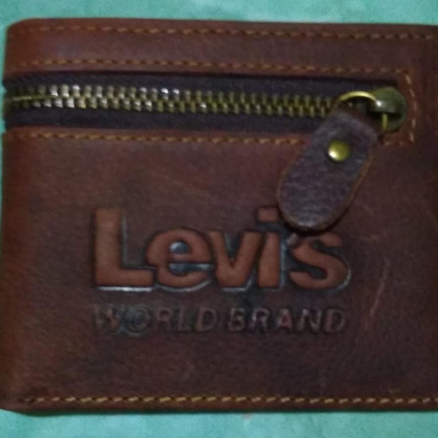 DOMPET KULIT LEVIS MUC