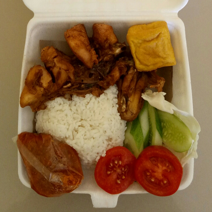 Dada Ayam Goreng Paket Nasi