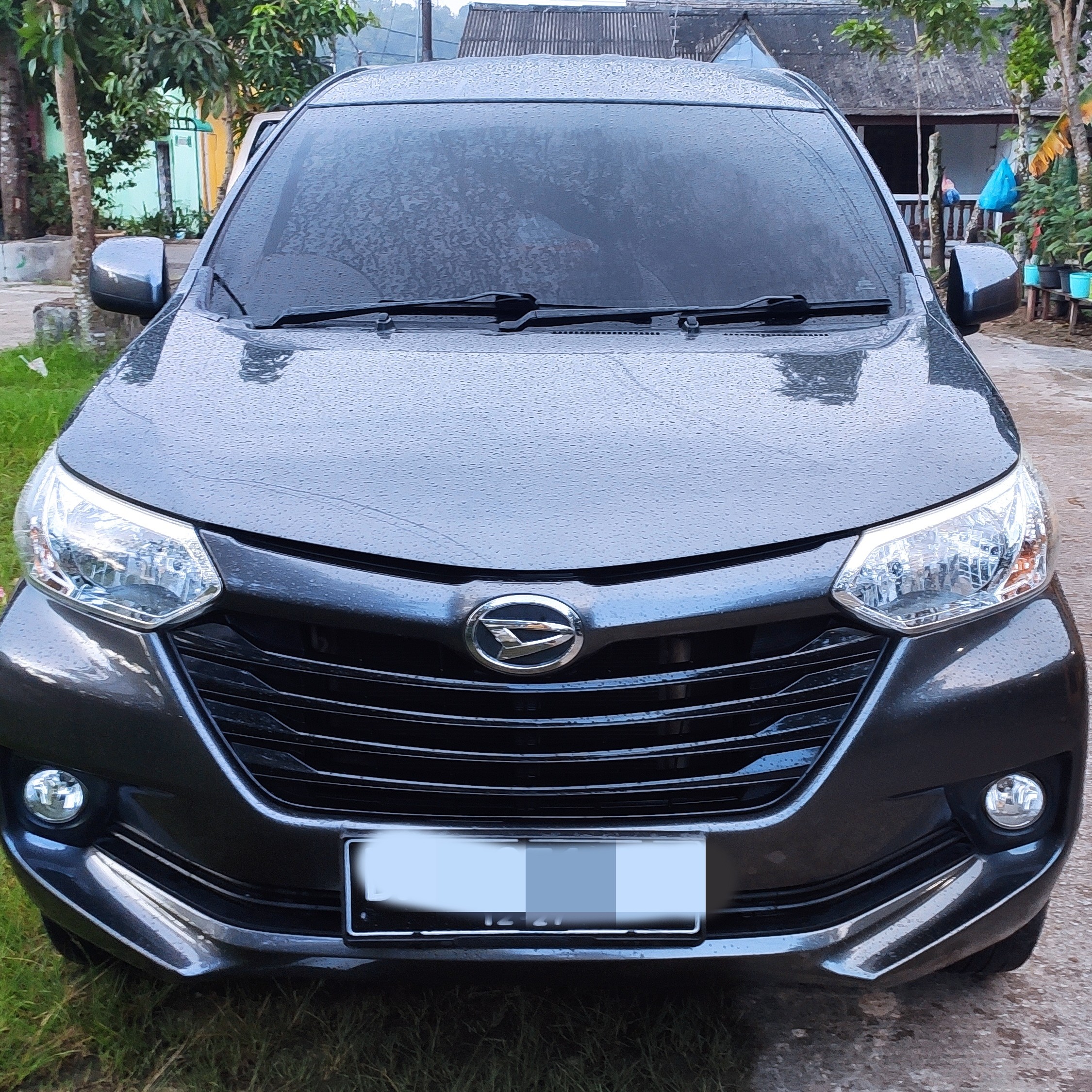 Daihatsu XENIA X 5