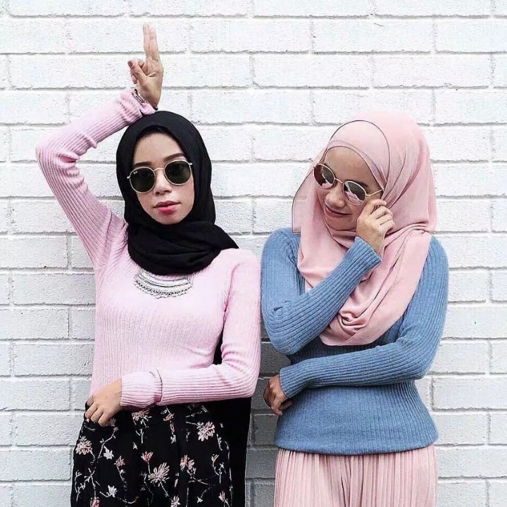 Daisy Salur Turtleneck Blouse  Baju Kekinian  Atasan Lengan Panjang  4