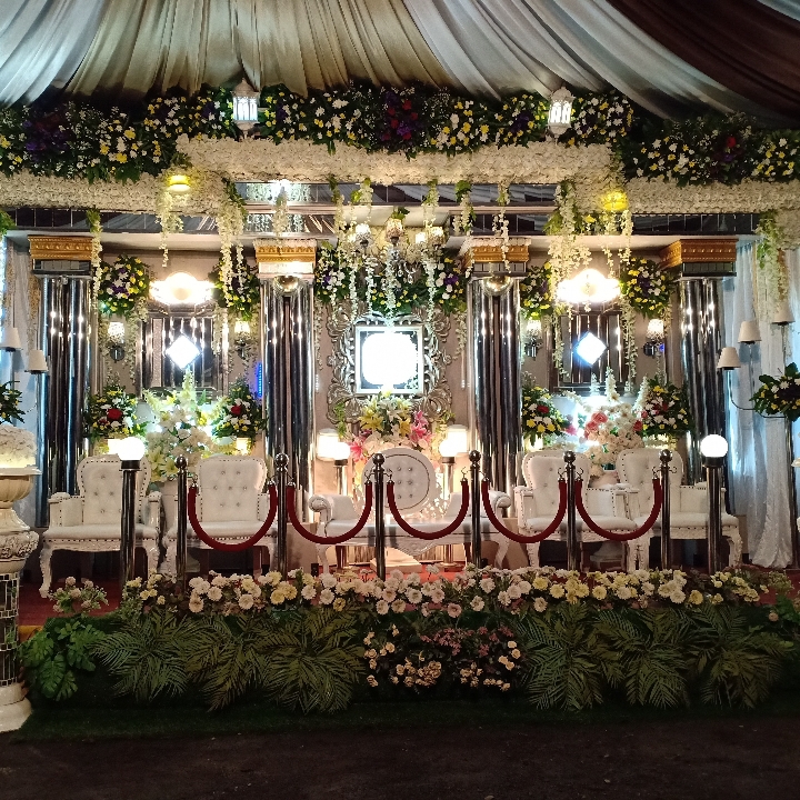 Dekorasi Minimalis Silver Putih 2