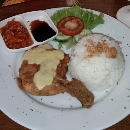 Diskon Harga 2rb      Ayam Geprek Mozarella