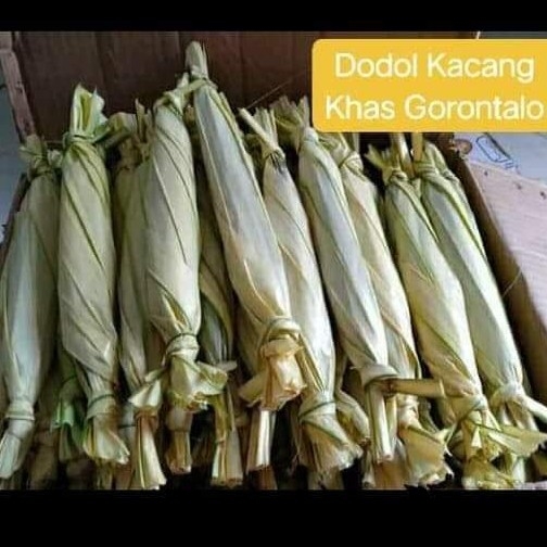 Dodol Kacang Khas Gorontalo Di Bungkus Daun Woka