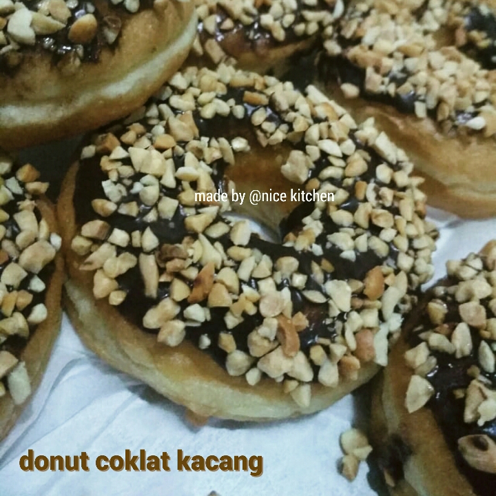 Donat Coklat Kacang 