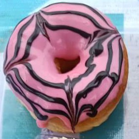 Donat Glaze Toping Strawberry Dan Coklat