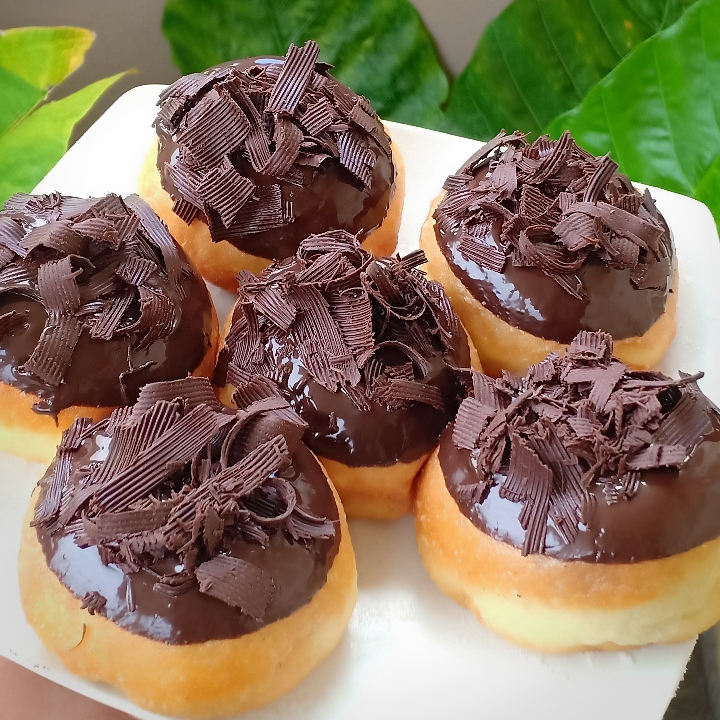 Donat Isian Toping Coklat Serut