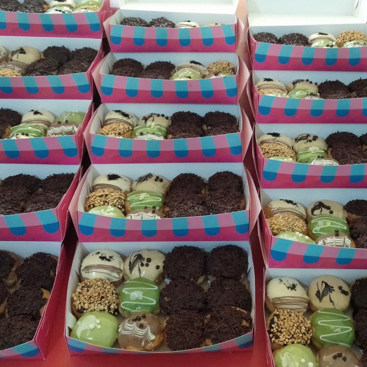 Donat Mix Isi 12