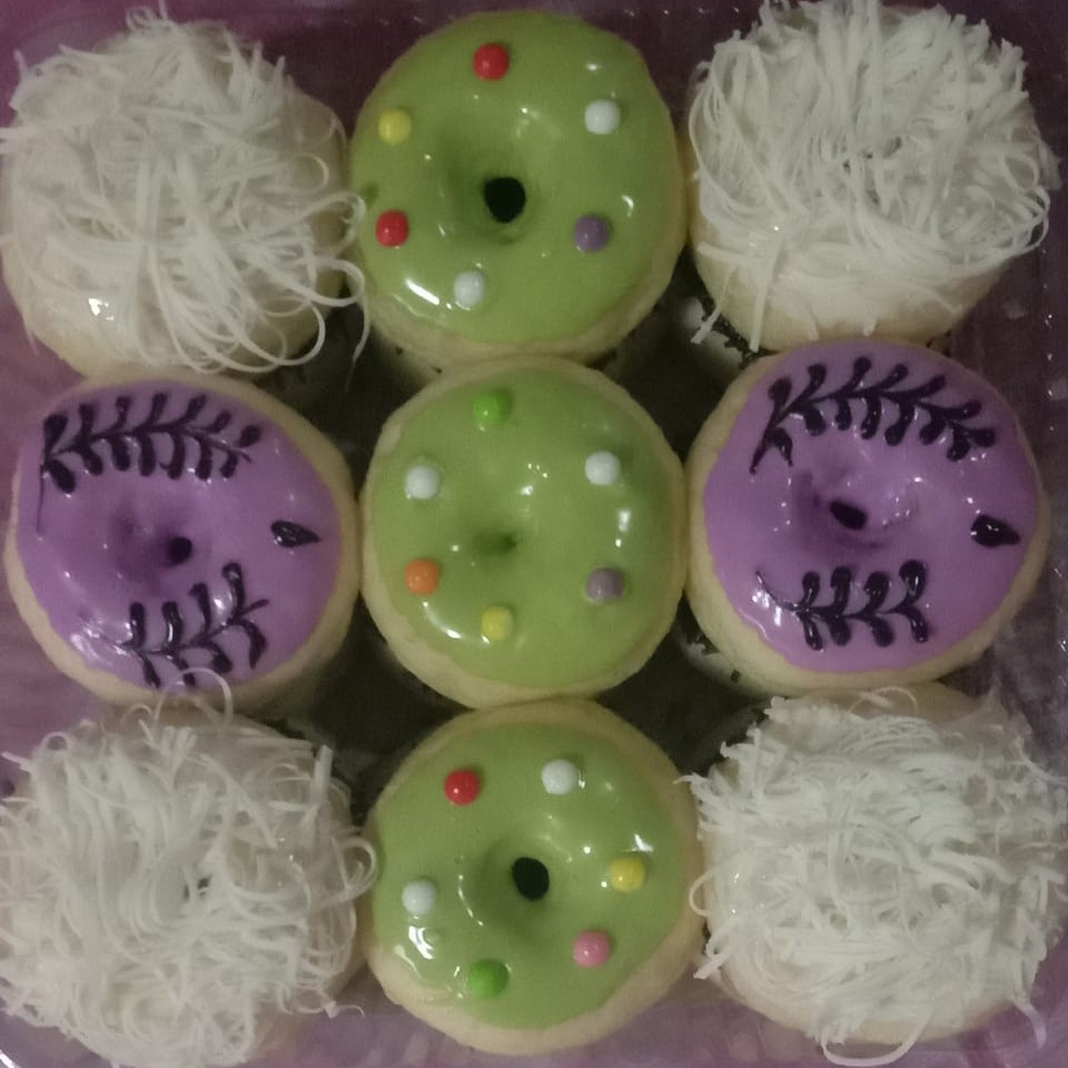 Donat Mix Isi 18