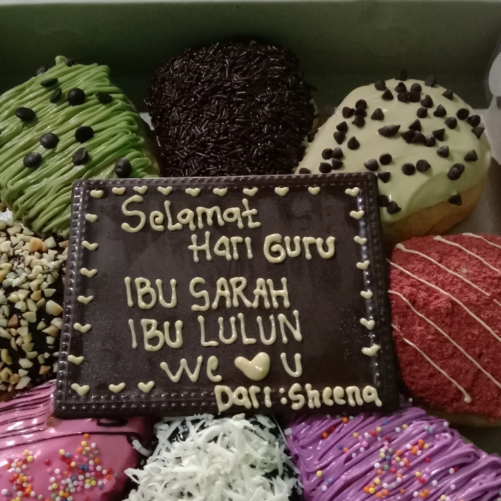 Donat Pizza Pake Tulisan 