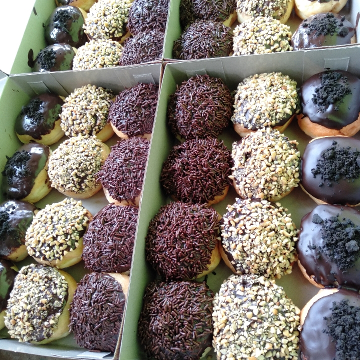 Donat Toping Full Coklat Isi 12