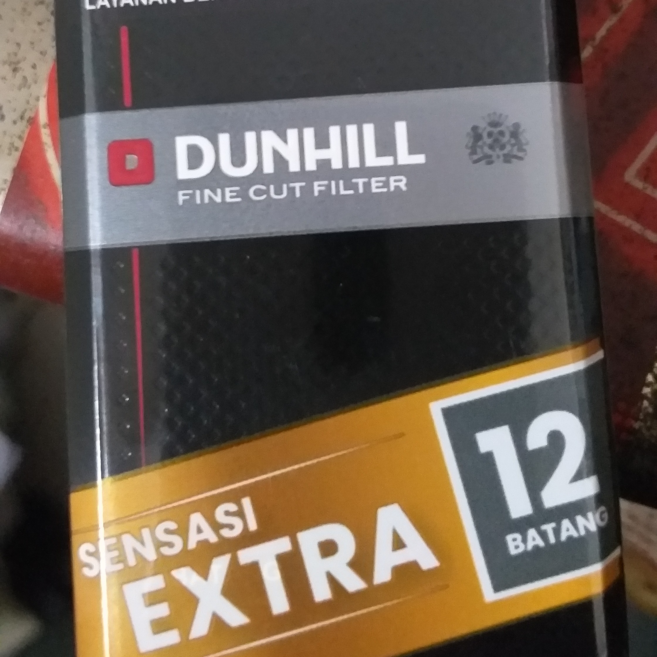 Dunhill Hitam 12