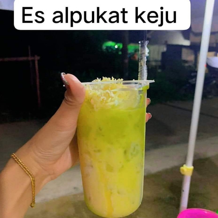 ES ALPOKAT KEJU