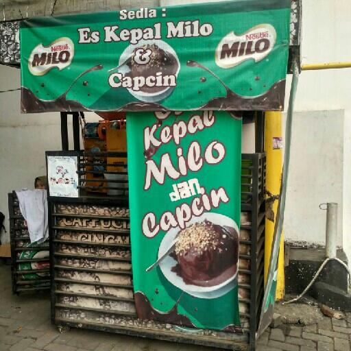 RANGKASBITUNG- ES KEPAL MILO DAN CAPCIN DEPAN ALFAMART ADJIDARMO