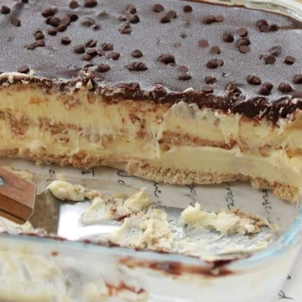 Eclair Dessert Box