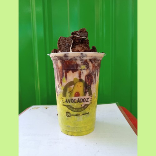 Es Alpukat Kocok Topping Oreo Milo