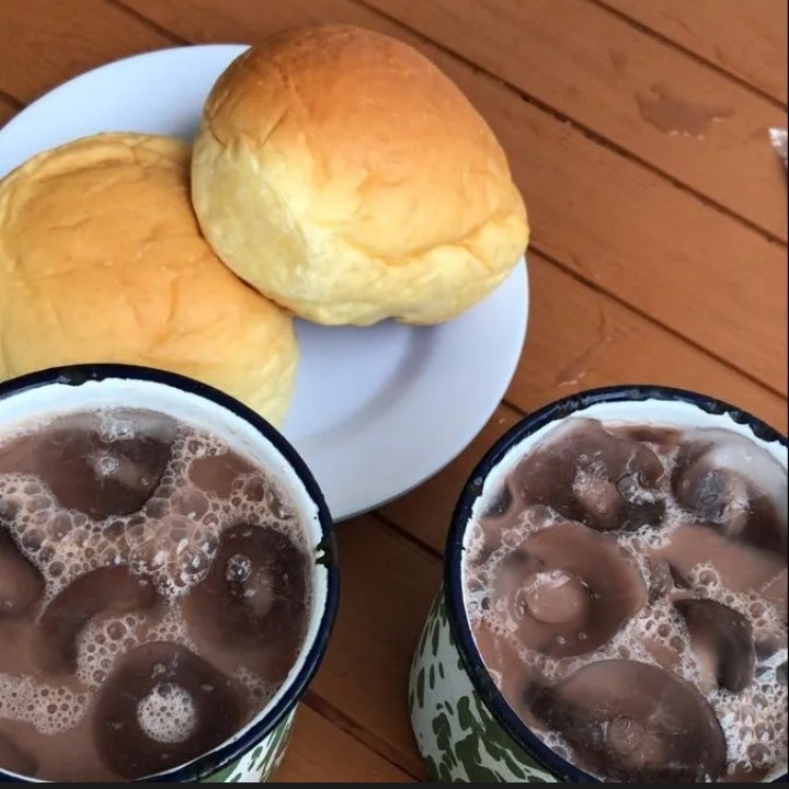 Es Coklat Kecil Dan Roti