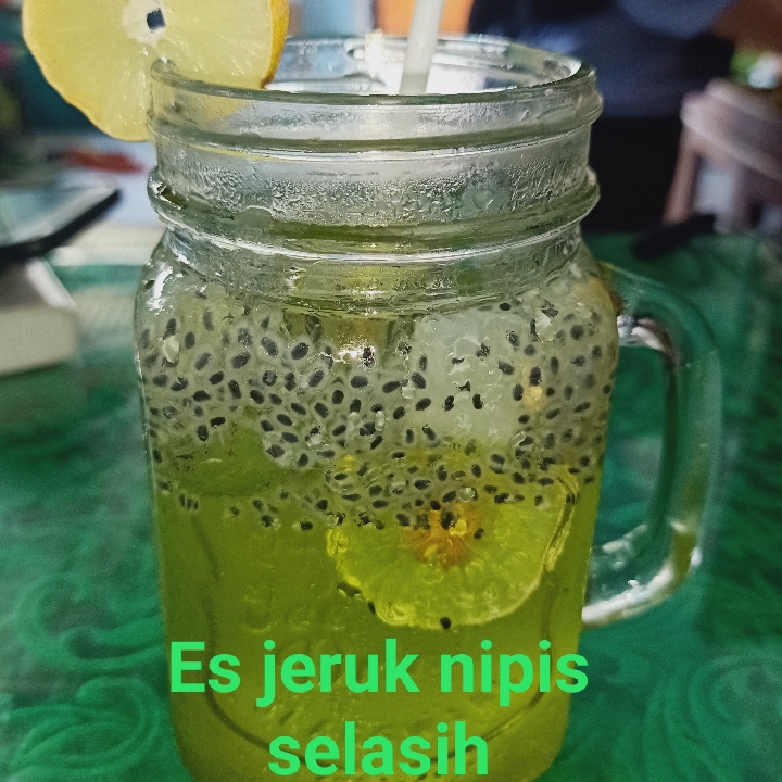 Es Jeruk Nipis Selasih