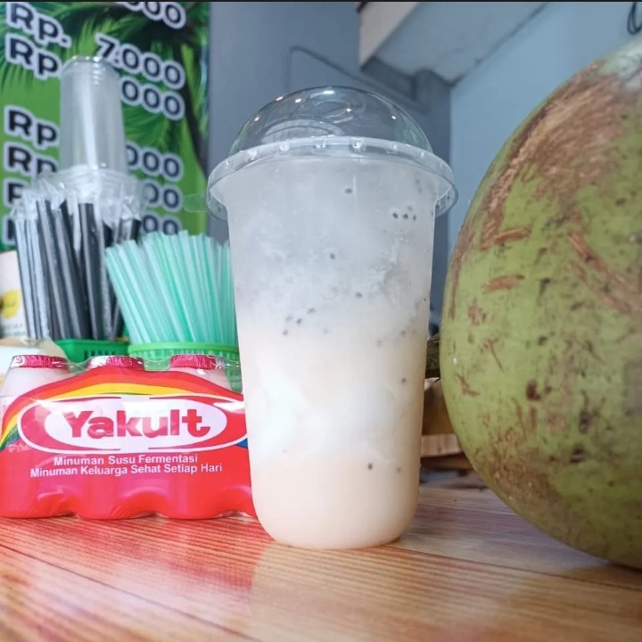 Es Kelapa Muda Yakult