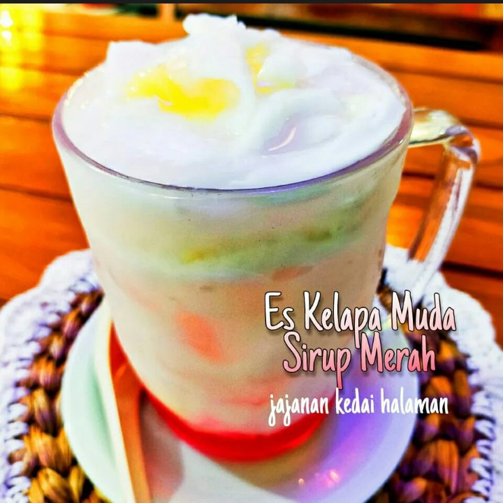 Es Kelapa muda Sirup Merah